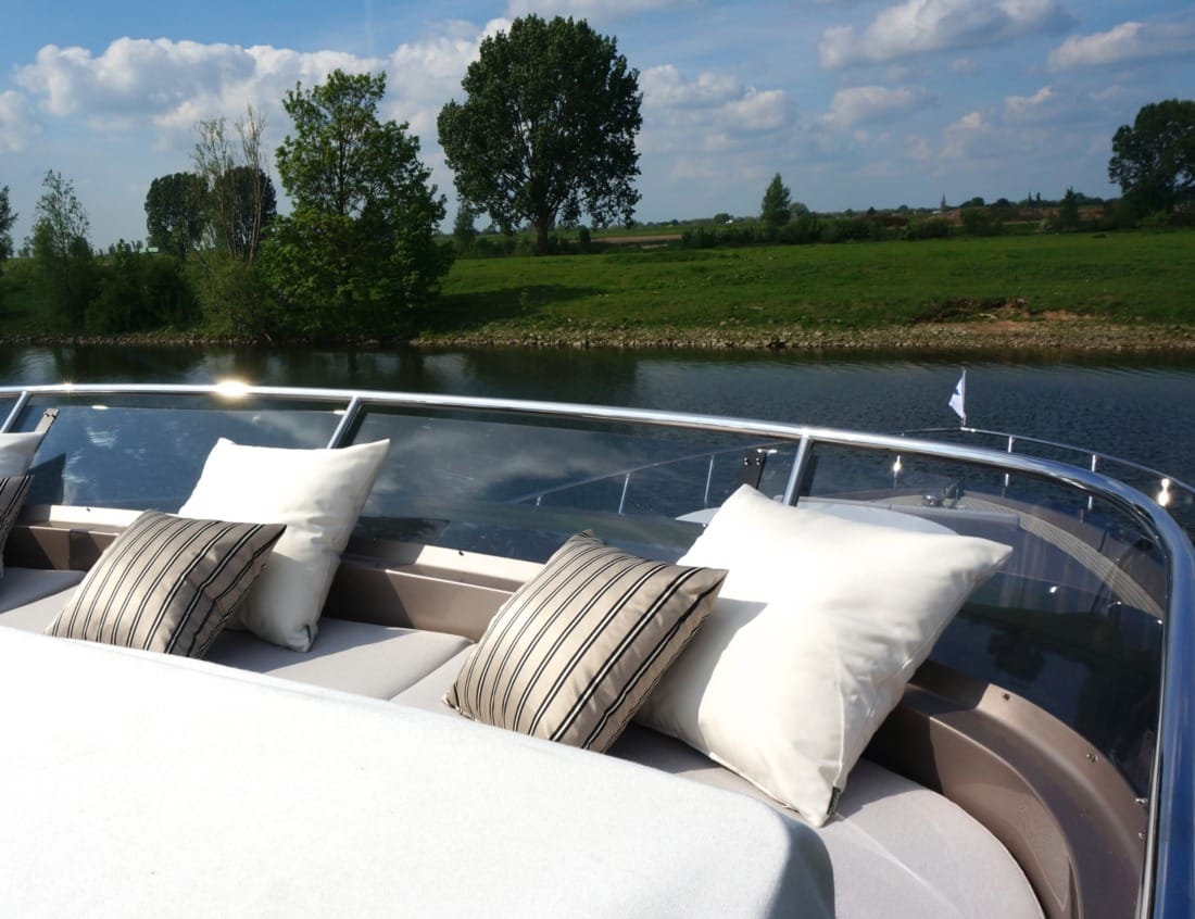 Sunbed with pillows on top of the Phantom 79 (P-Series)