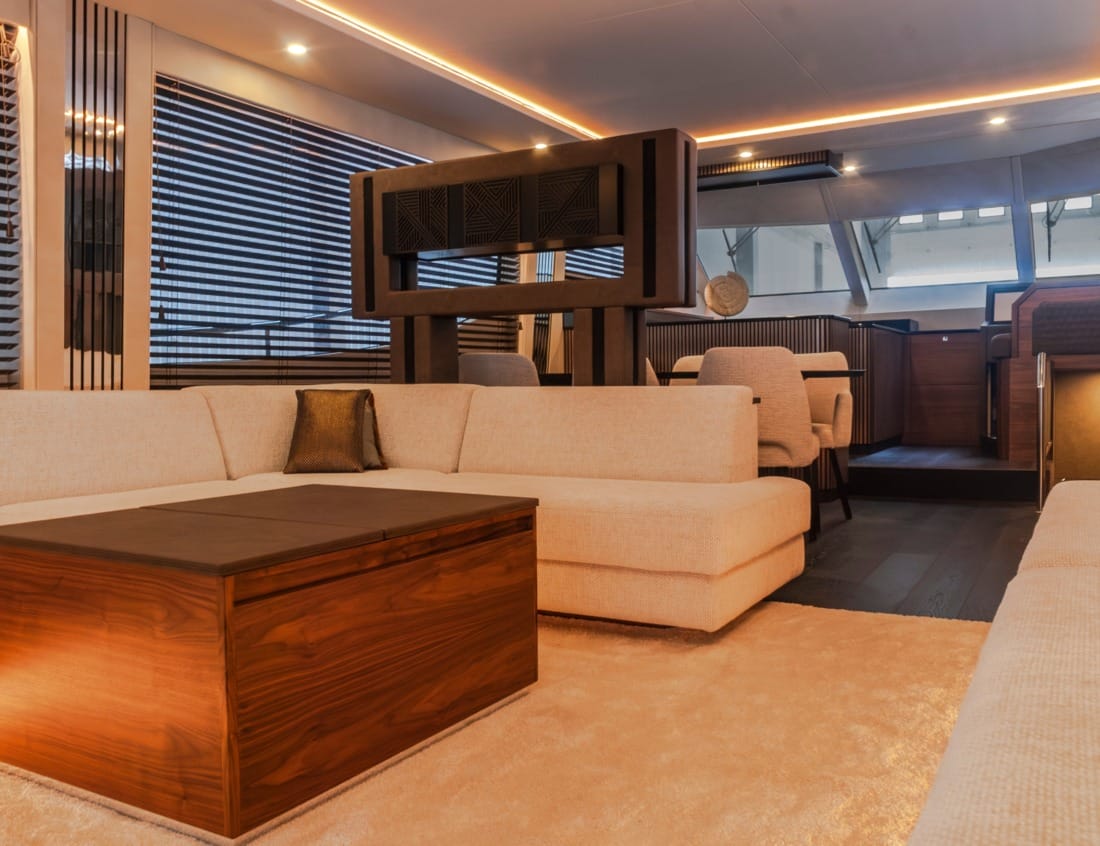 Interior Phantom Expedition 80 Flybridge (P-Series) with lounge and dining area.