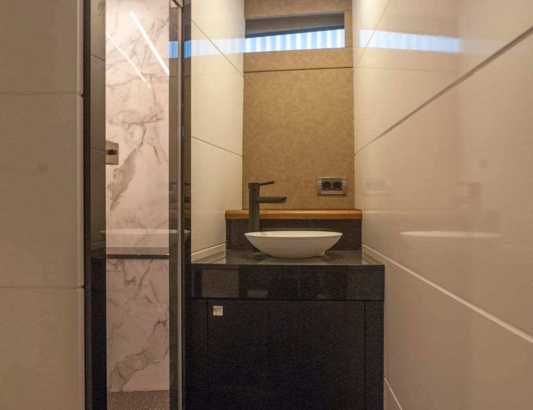 Bathroom vanity in a Interior Phantom Expedition 80 Flybridge (P-Series)