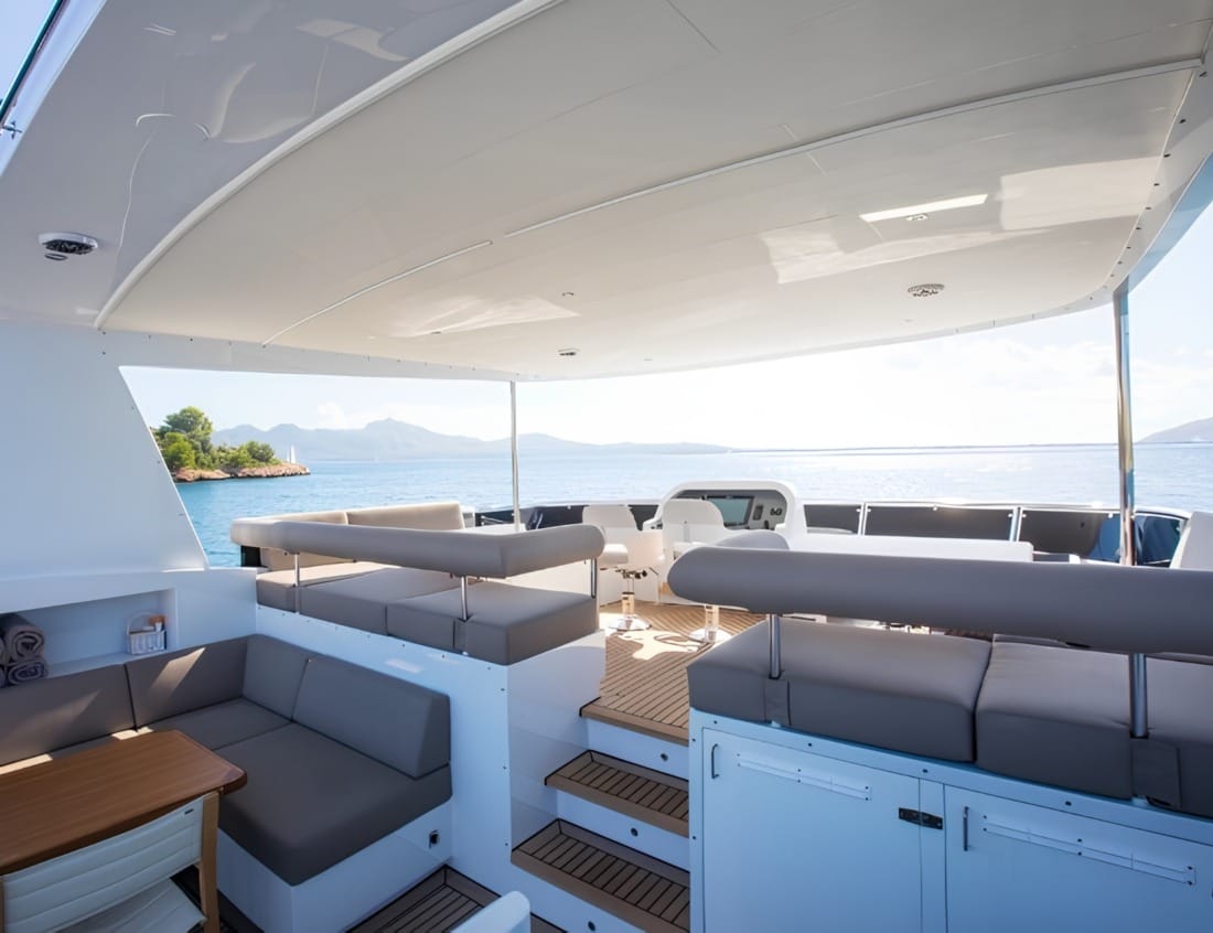 Flybridge seating and helm area of a VDHY Explorer 2400 (EX-Series)