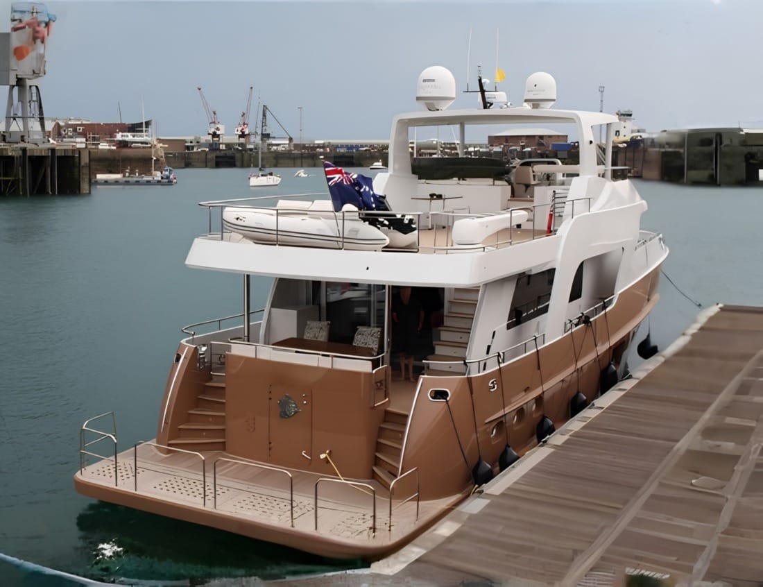 Rear view of a VDHY Explorer 2100 (EX-Series) docked at a harbor