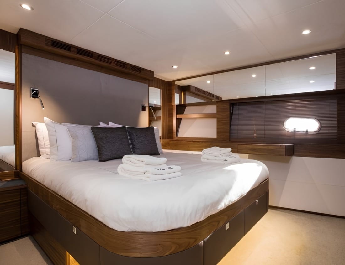 Bedroom of a VDHY Explorer 2400 (EX-Series) with double bed.