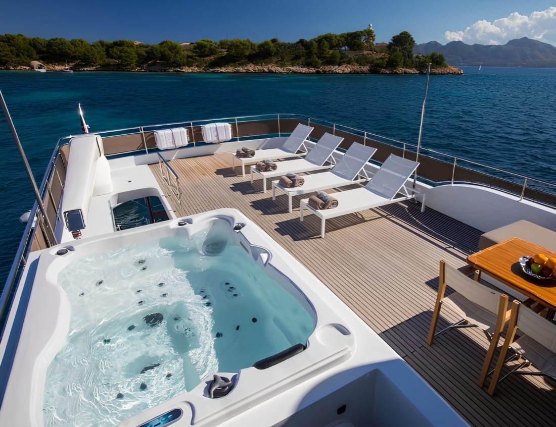 Upper deck of a VDHY Explorer 2400 with jacuzzi and sun loungers.(EX-Series)