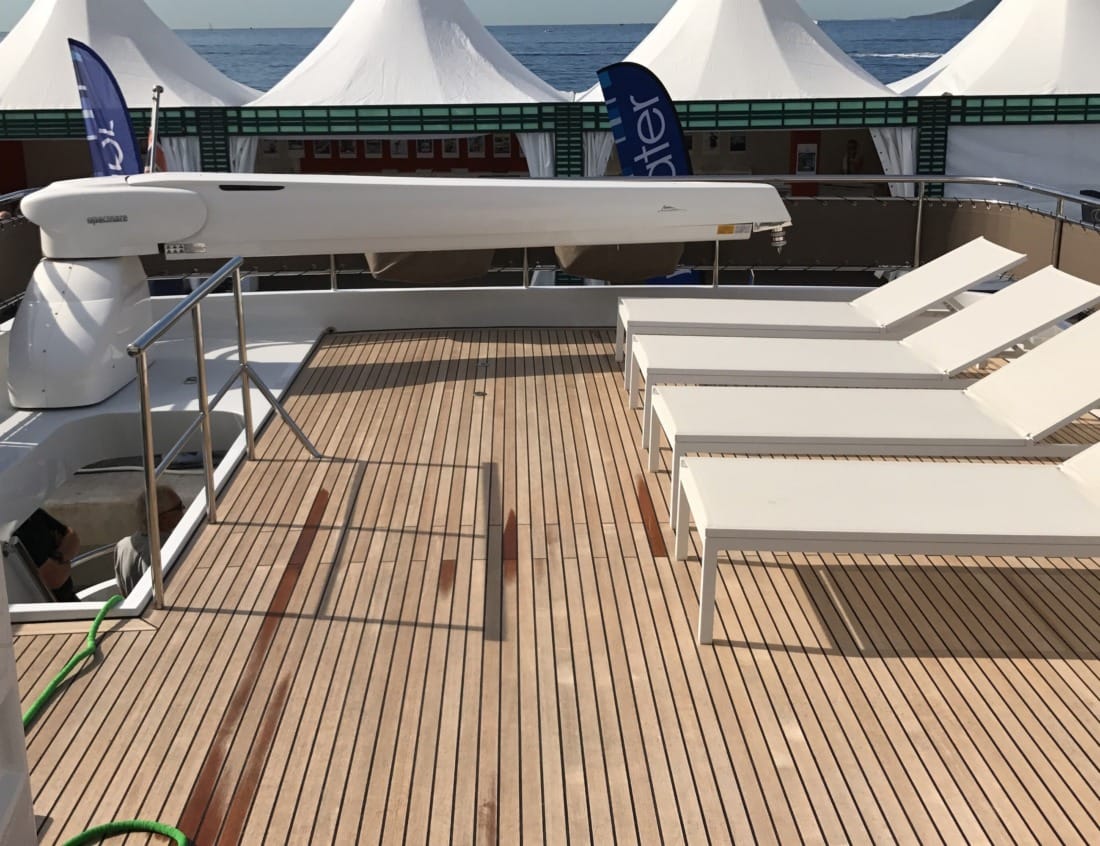 Upper deck of a VDHY Explorer 2400 with sun loungers (EX-Series)