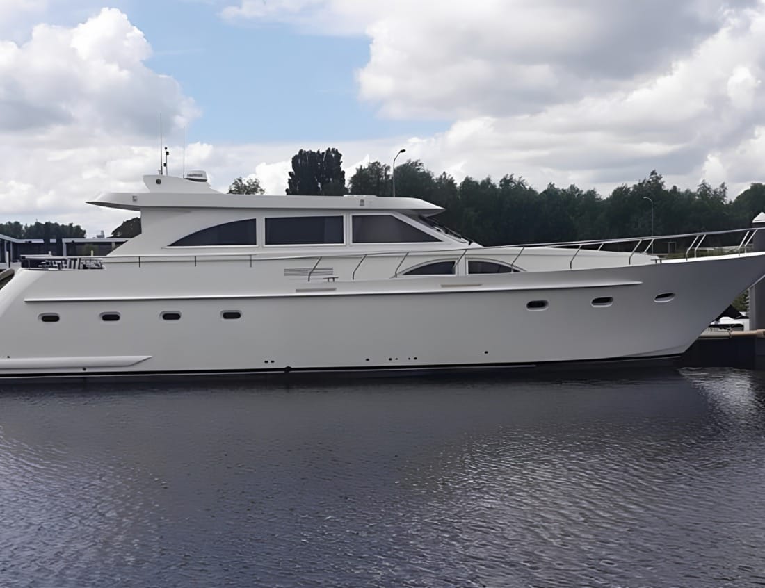 Dynamic Deluxe 1700 - Dynamic Series cruising on the water
