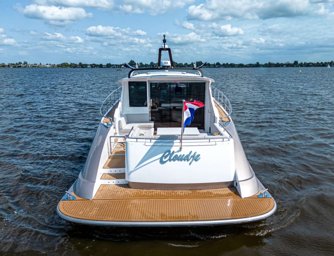 Exclusive Deluxe 1700 - Exclusive Series with swim platform and Dutch flag.