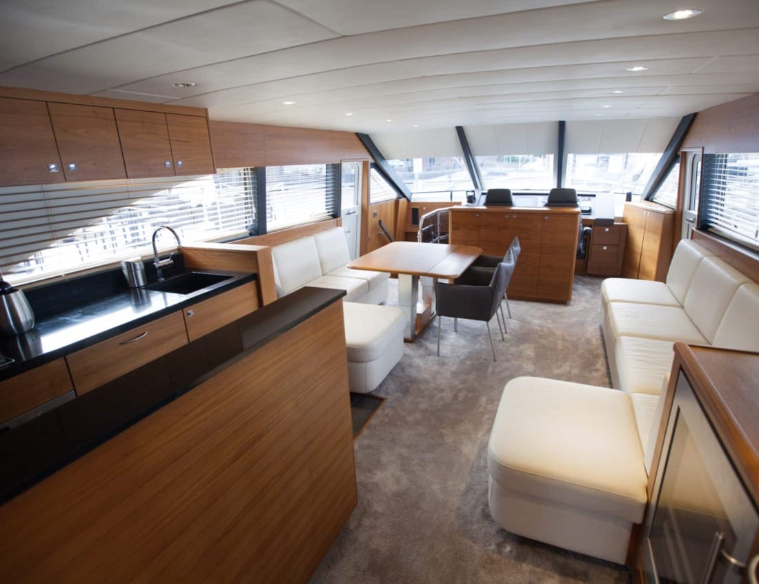 Superior 2100 Van der Heijden Yachts with kitchen, dining area and lounge
