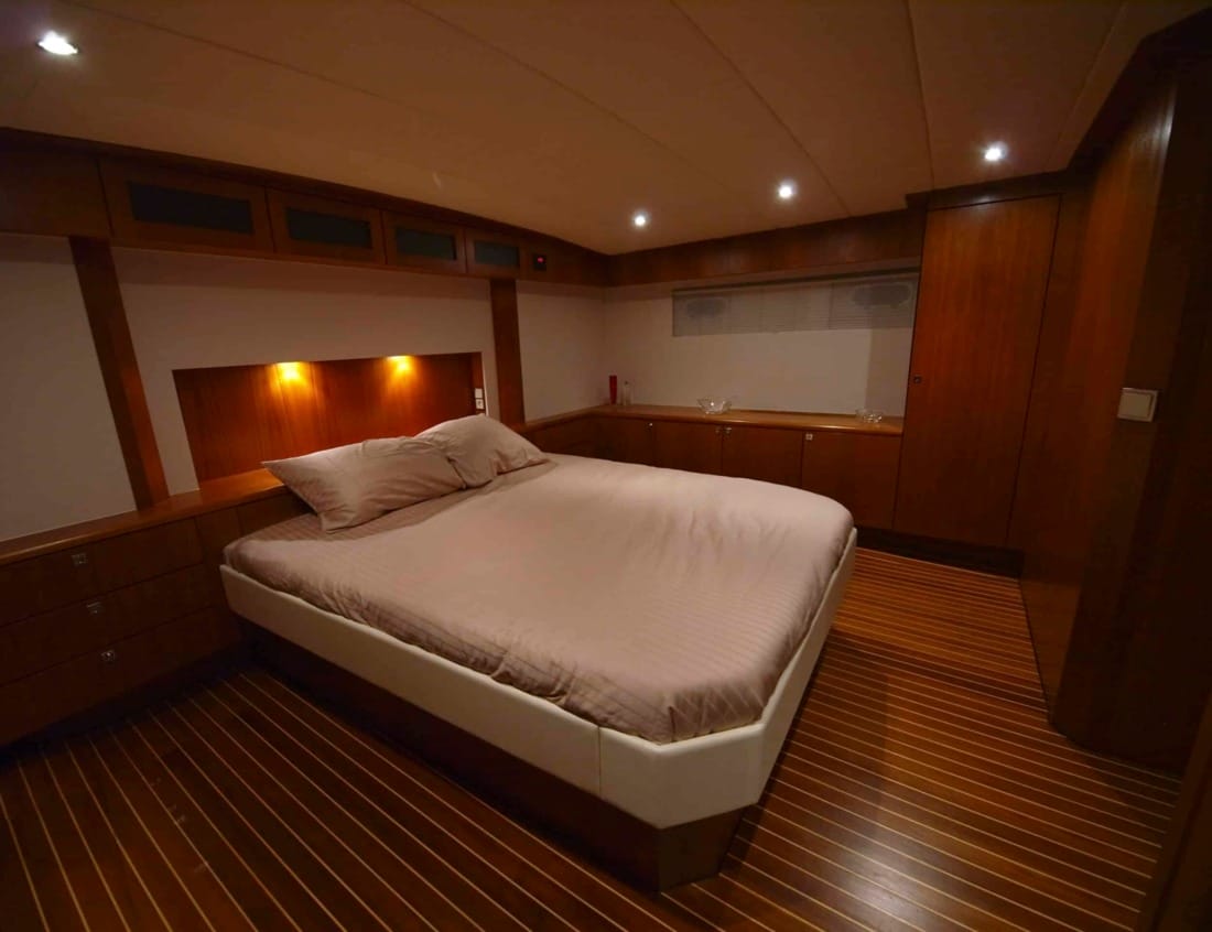 Bedroom of a Dynamic Deluxe 1700 - Dynamic Series