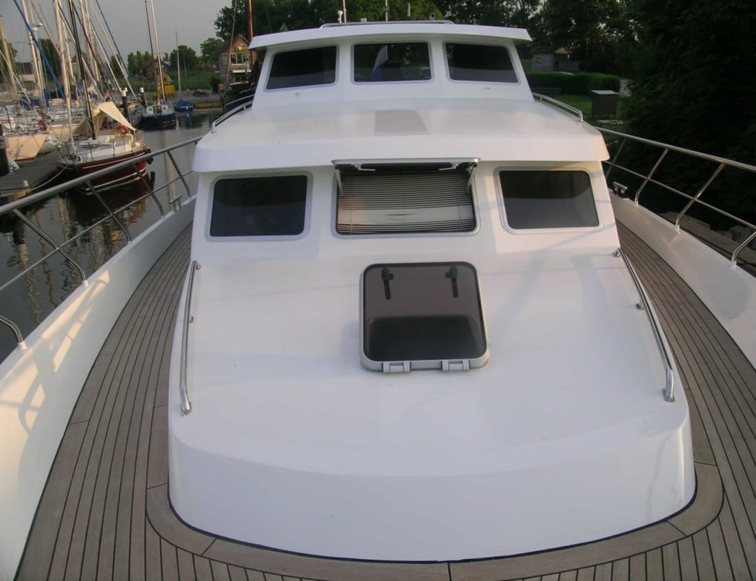 Foredeck of a Dynamic Deluxe 1800 - Dynamic Series with deck hatch and teak side decks.