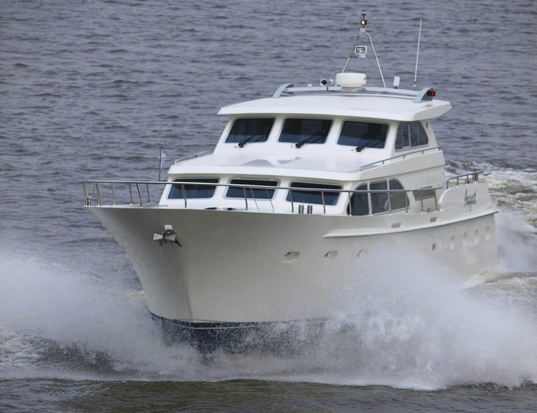 Dynamic deluxe 1700 cruising on the water