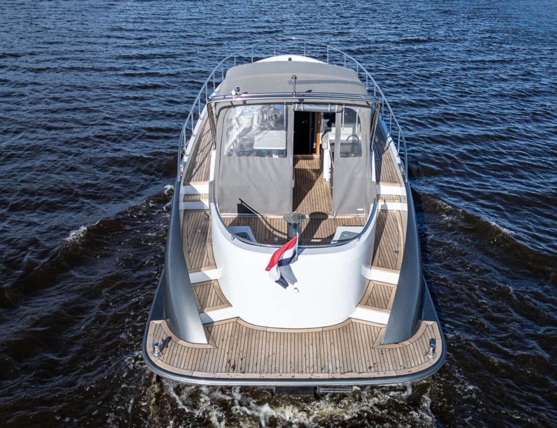 Cruiser 1350 - Cruiser series cruising on the water