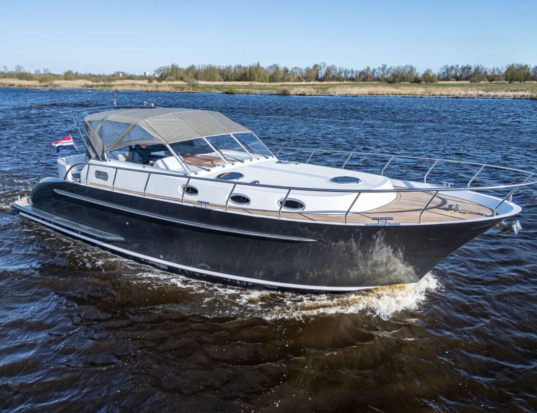 Cruiser 1350 - Cruiser series cruising on the water
