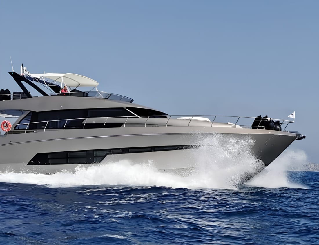 Phantom 80 cruising at high speed on the water